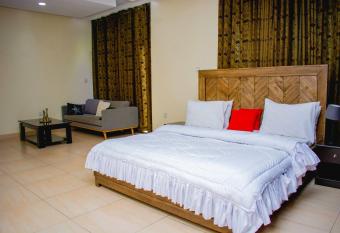 Villa Belgium has rooms with a private hot tub