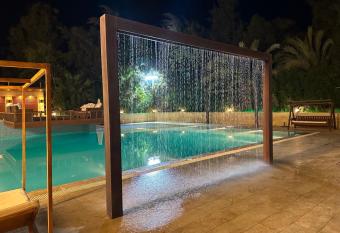 deadsea farm over 1000 sqm has Smoking rooms