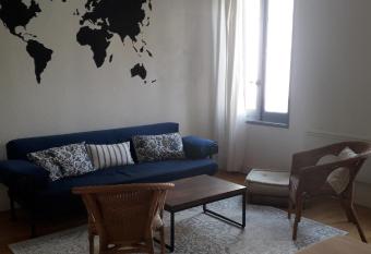 Appartement cosy au coeur du centre historique. allows 18 year olds to book a room