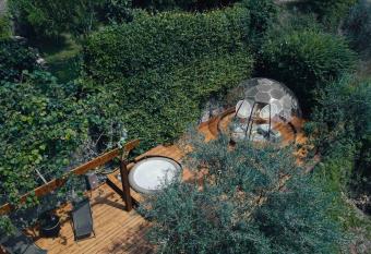 @LaCasettasulFiume has rooms with a private hot tub