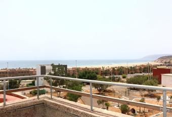 Villa spacieuse avec places de Parking gratuites has Balcony rooms