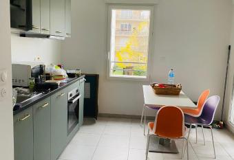 Colocation courte dur  e has Balcony rooms