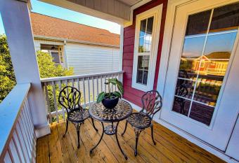 Cheerful 3-bedroom home with indoor fireplace. has Balcony rooms