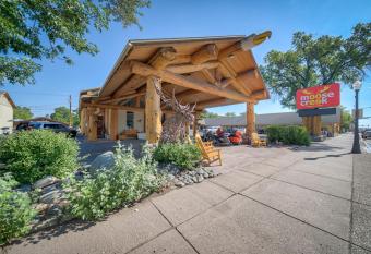 Moose Creek Lodge & Suites allows 18 year olds to book a room