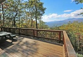The Secret Shack - Blowing Rock, Big Deck Views, Hot Tub, Romantic, Secluded allows 18 year olds to book a room