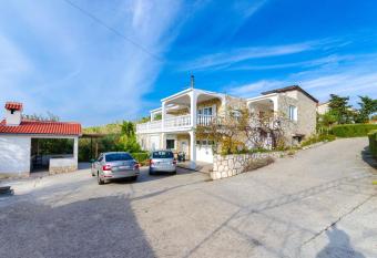 Apartments Mirko R has Balcony rooms