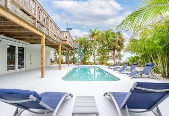 Heated Pool/Near Ana Maria Beach/King/4BD.3Bath has Balcony rooms