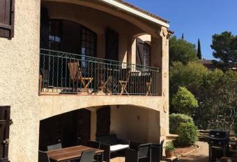 Bandol T3 RDJ Plage 5 mn    pied-Port 10 Mn-Parking allows 18 year olds to book a room