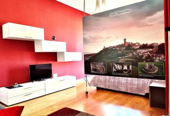 100mt dal centro storico Ca del Roero has Balcony rooms