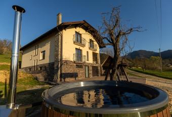 Montissimo Chalet has Balcony rooms