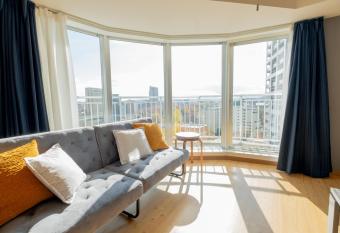 AMS Tower allows 18 year olds to book a room