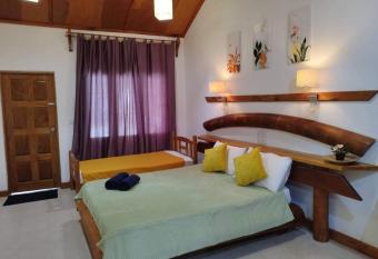 Reethi Villa Vaavu Thinadhoo has Balcony rooms