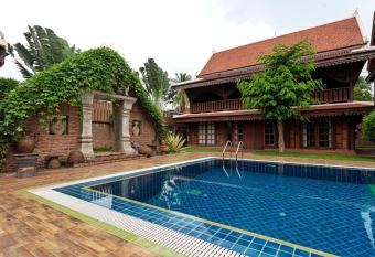 SRIPHAYA Quiet & Natural Lao style Poolside villa has Balcony rooms