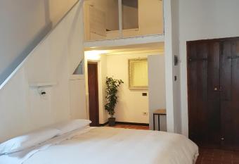 La Mansarda di Mim   allows 18 year olds to book a room