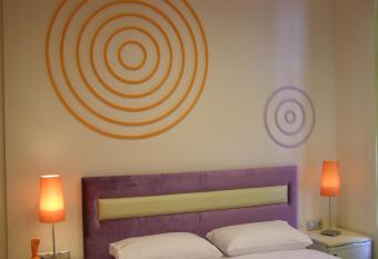 Room  allows 18 year olds to book a room