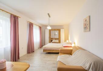 Velk   apartm  n Zl  manka has Balcony rooms