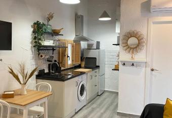 Loft Xera - parking privado allows 18 year olds to book a room