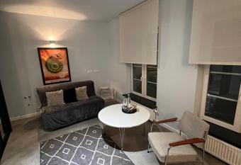 Arkadia 1133 allows 18 year olds to book a room