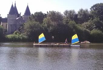 Apt(4p) superbe vue sur le Ch  teau du lac has Balcony rooms