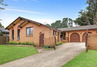 The Succulent House - Family house in Katoomba allows 18 year olds to book a room