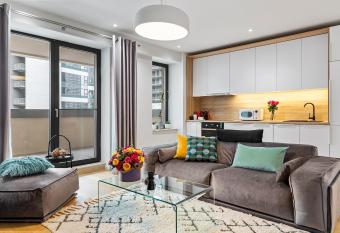 Aviation Tower Luxury Apartments has rooms with a private hot tub