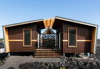 THE OHANA HOUSE, Amazing Tiny Home on A Volcanic Lava Field! has Balcony rooms