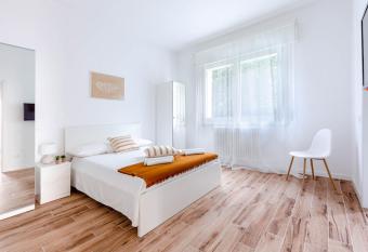 Villetta Padova has rooms with a private hot tub