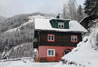 Chalet Rosemarie has Balcony rooms