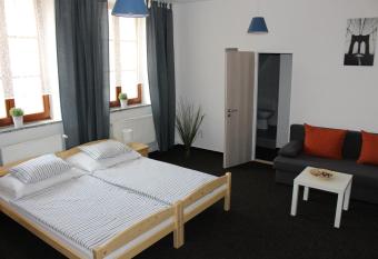 Hostinec a Penzion Star   N  dra     allows 18 year olds to book a room