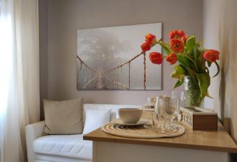 Interno 2 allows 18 year olds to book a room