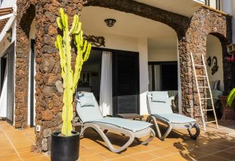 Live Poris Begonia 89 allows 18 year olds to book a room