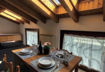 La Mansarda sul Lago allows 18 year olds to book a room