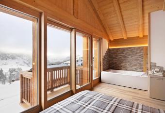 Plaz has Balcony rooms