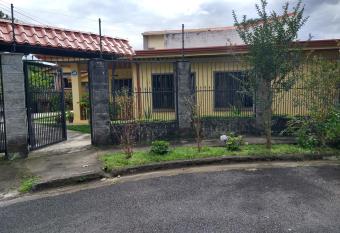 Tranquilo y c  ntrico allows 18 year olds to book a room