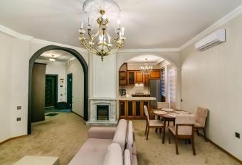 F1 Track Apartment Near Intercontinental has Smoking/Balcony rooms