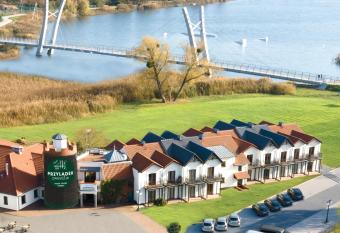 Przyl  dek Daglezja nad Jeziorem K  rnickim has Balcony rooms