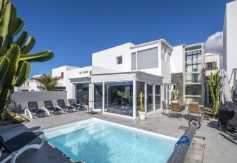 Casa Saidera has Balcony rooms