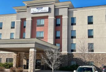 Quality Inn - Pratt allows 18 year olds to book a room
