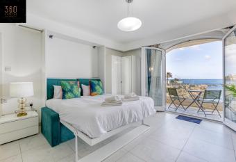 Seafront, Studio home with Private Seaview terrace by 360 Estates has Balcony rooms