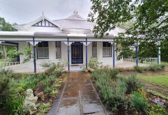 Bedford Country Escapes has Balcony rooms