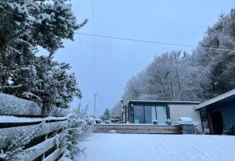 Woodside Cabin allows 18 year olds to book a room