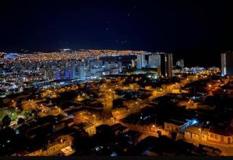 Disfruta una hermosa vista, muy soleada y central has Balcony rooms