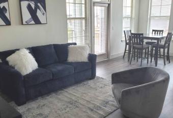 Beautiful 2 BDR Unit minutes from fun Attractions. has Balcony rooms