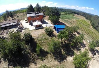 AGRITURISMO IL PARCO has rooms with a private hot tub