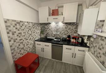 Garsonier   Ultracentral   Petro  ani Valea Jiului has Balcony rooms