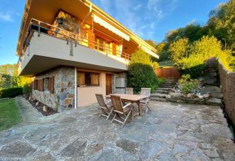 Els Marges has Balcony rooms