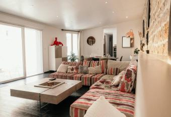 Le Grand Arches allows 18 year olds to book a room