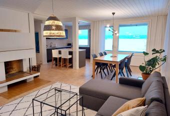 Kotirinne 135 - j  rven rannalla allows 18 year olds to book a room