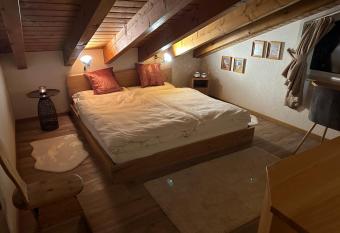 Dachwohnung mit Charme im Haus Luchre, Zermatt allows 18 year olds to book a room