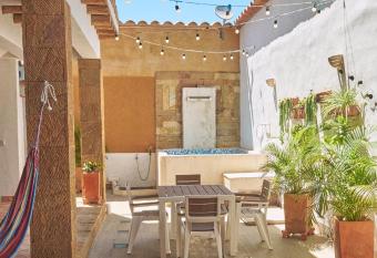 Casa Pumata Barichara has rooms with a private hot tub